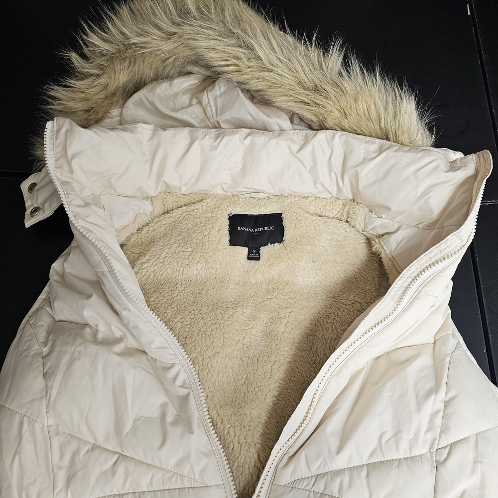 Banana Republic Vest Womens S White Hooded Quilted Puffer Faux Fur Y2K Style - Picture 8 of 11